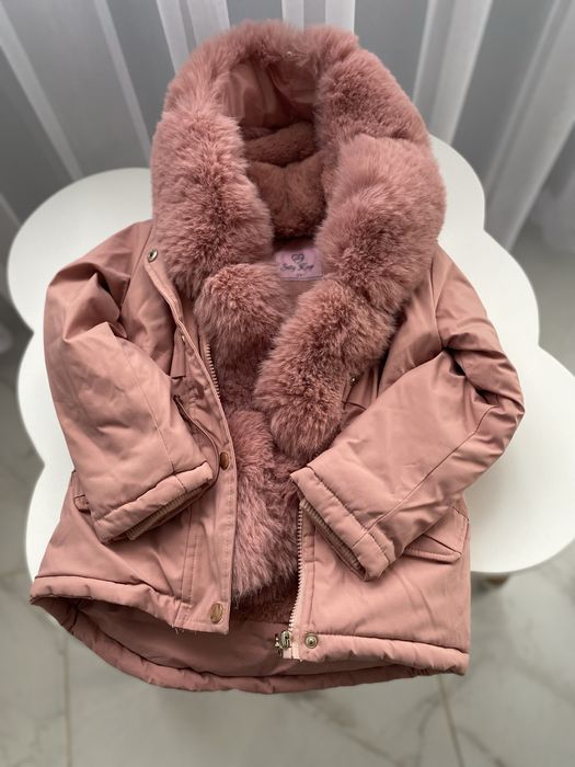 Куртка для дівчинки.