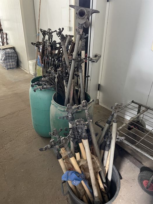 Aspersores rega vários