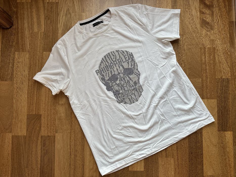 Efektowny t-shirt ze stylową czaszką