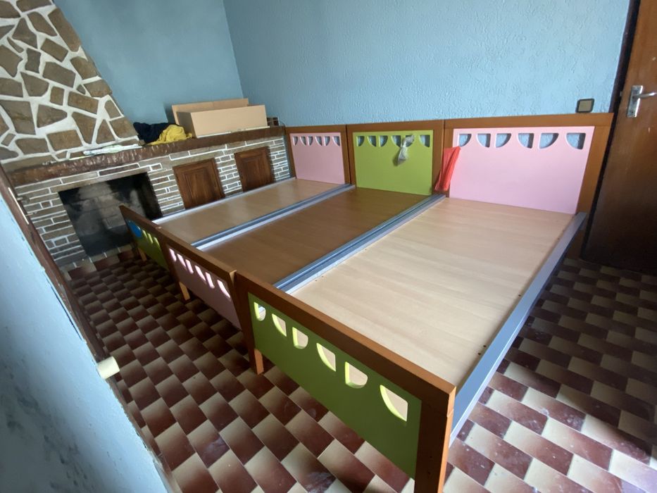 Conjunto Quarto Juvenil (3camas + 3colchões + cómoda + mesa cabeceira)