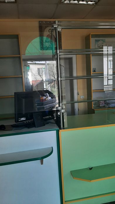 Полички в ідеальному стані..