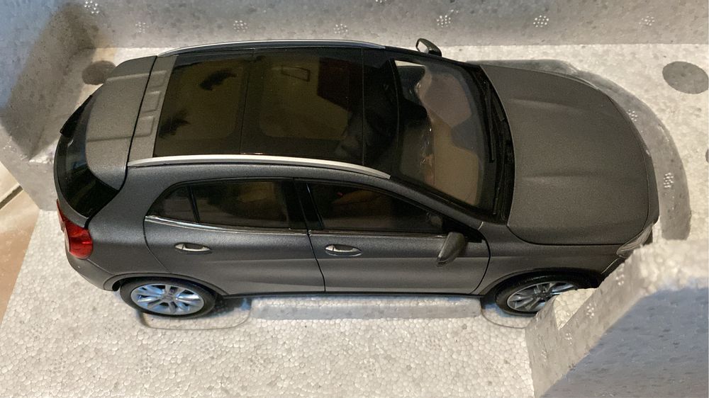 Miniatura Mercedes e Fiat