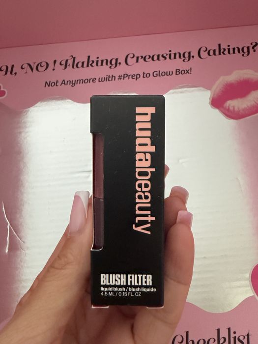Huda Beauty róż