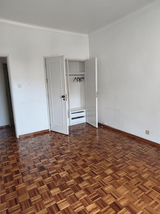 T2 Casal de São Brás, Frente ao Novo Centro de saúde, pronto a habitar — Mina De Água, Lisboa