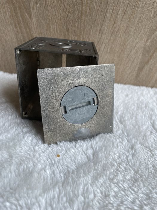 Metalowa skarbonka