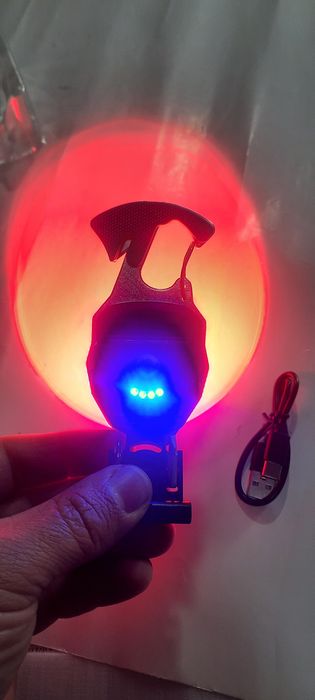 Lanterna recarregável multifunções