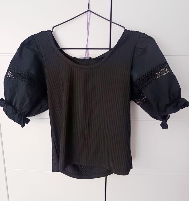 czarna bluzka elegancka z ozdobnymi rękawami z bufiastymi dekoltem M