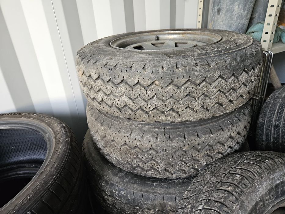 Pneus seminovos 185R14 C L. Truck MCA 75 com jante incluída