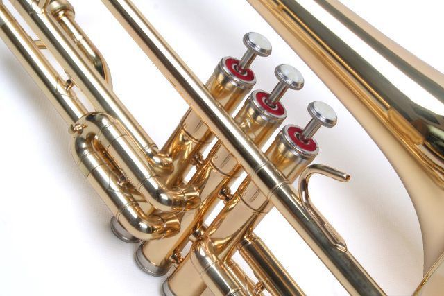 Trombone de pistões dourado em Bb