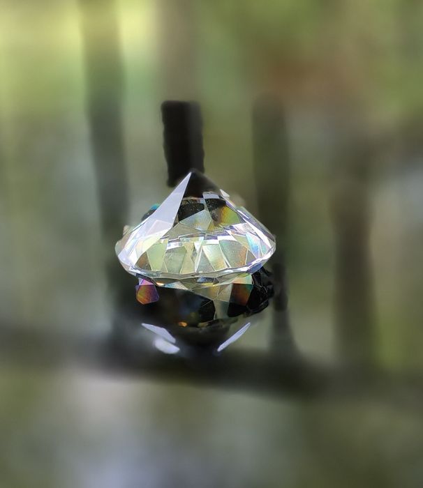 Szklany Diament Kryształ piramidka 6 cm