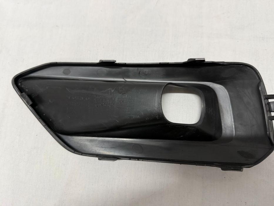 Kratka Zderzaka Prawy Przód VOLVO XC40 17-22r.