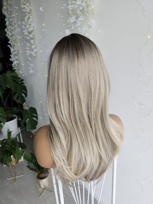 Długa peruka chlodny blond 3D z grzywa naturlany odrost i gęstość Lea