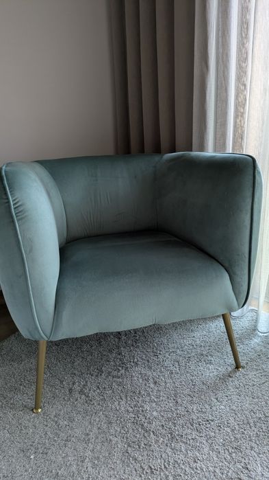 Poltrona elegante com tecido aveludado