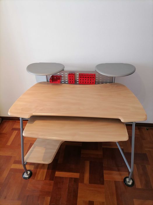 Vende-se Secretária Como Nova