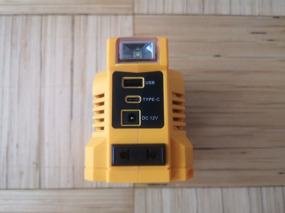 Продам інвертор під акб девольт 220v