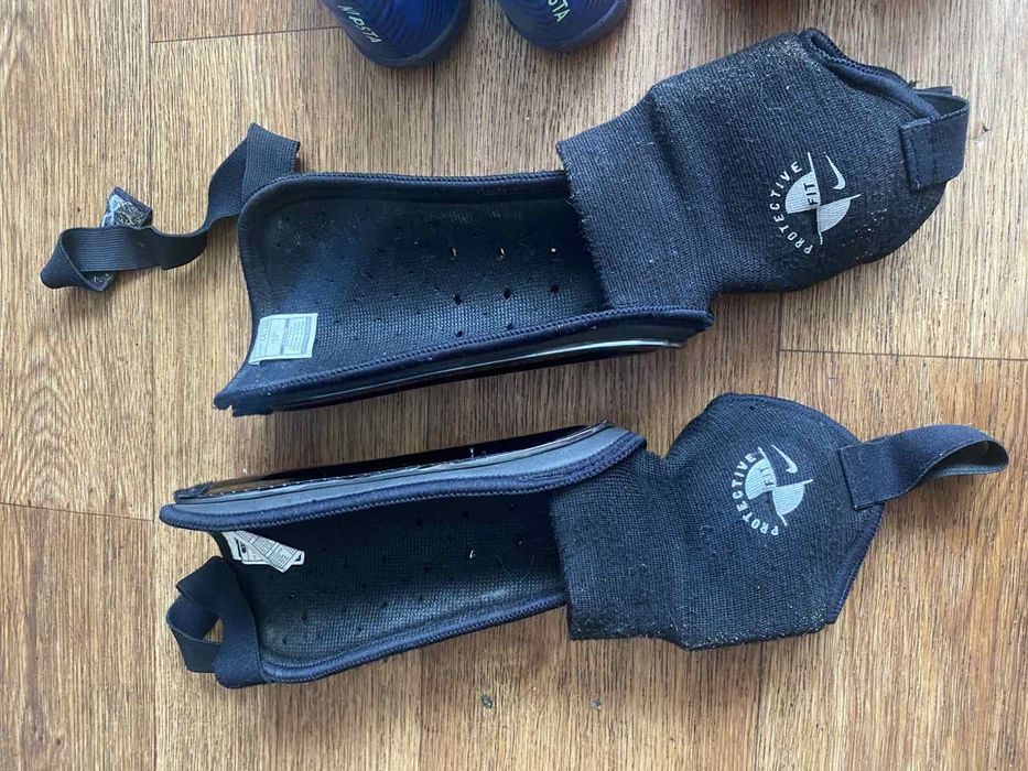 Adidas буци пухофік сороконожки футбол