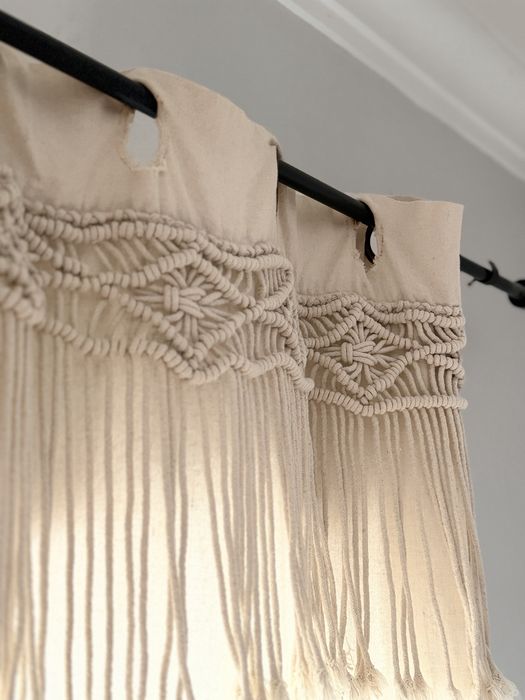 Par de Cortinas com Detalhe em Macramé – Excelente Estado