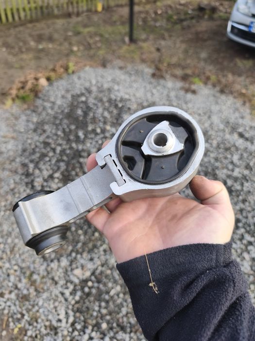 Продам опори двигуна на Лагуну 3