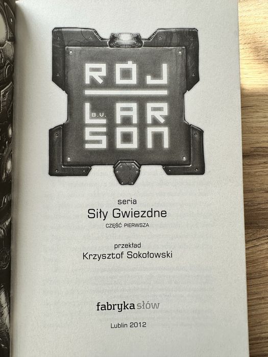 Książka B. V. Larson Rój