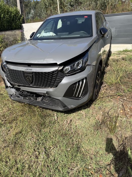 Peugeot 2008  poucos km trabalha e anda
