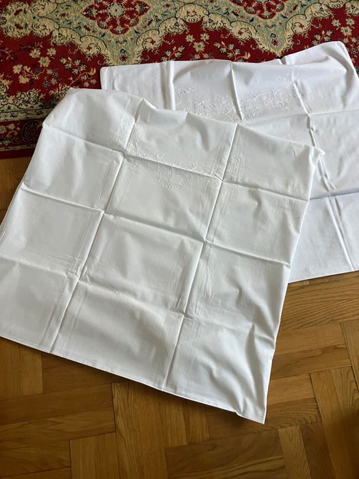 PRL biała pościel haftowana