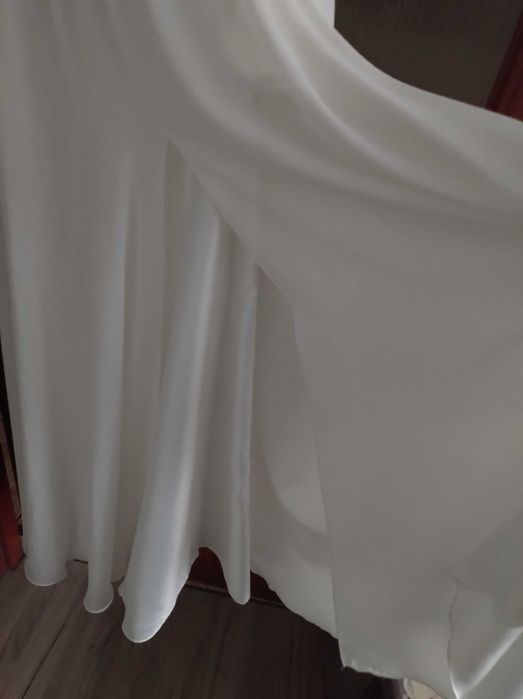 Suknia ślubna z długim rękawem