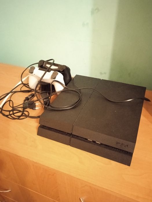 Продається PlayStation 4. 1 TB  пам'яті.