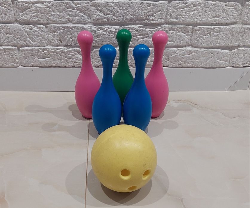 Іграшковий боулінг