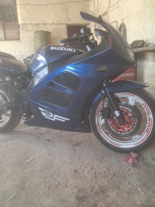 Сузкиgsfr400 1999г