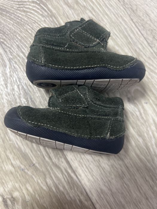 Кросівки ботинки туфлі черевики для найменших