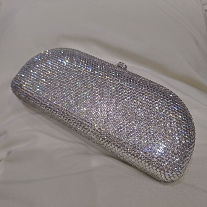 Клатч  со стразами в камнях