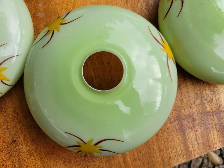 Stare klosze do żyrandola, berety