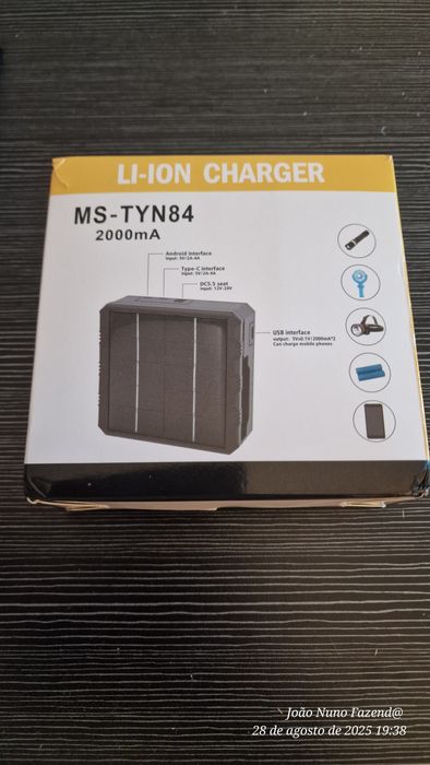 Carregador inteligente solar de baterias de  litio