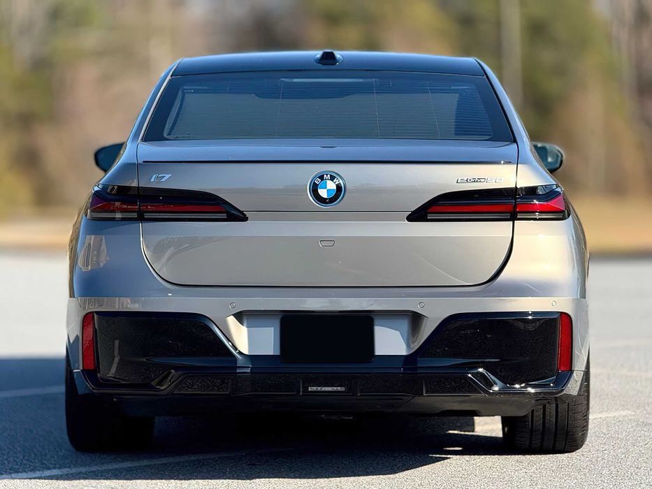 BMW i7      2023