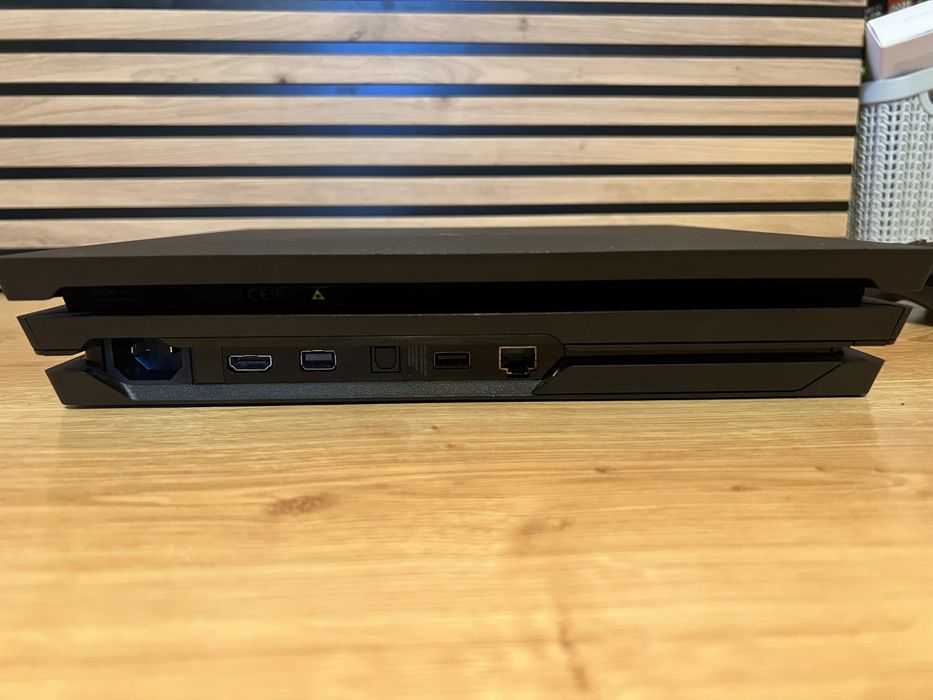 PS4 Pro 2 pady Gry