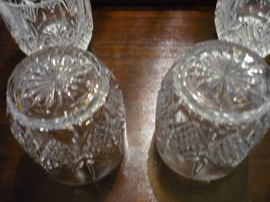 Copos de Whisky e Garrafas de Cristal