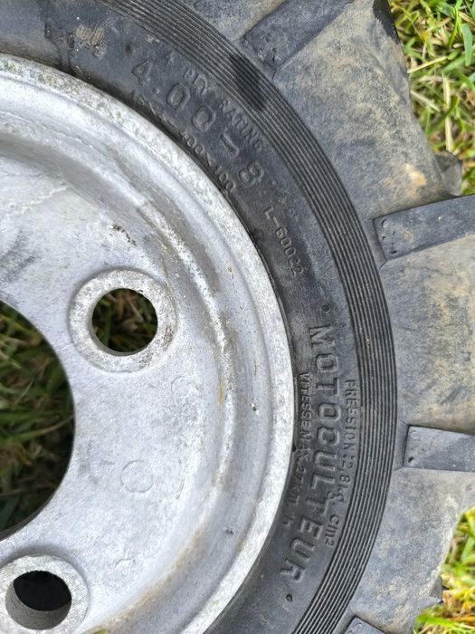 Vendo rodas pneumáticas com piso agrícula
