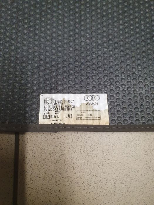 Sprzedam dywaniki samochodowe Audi a4 b8