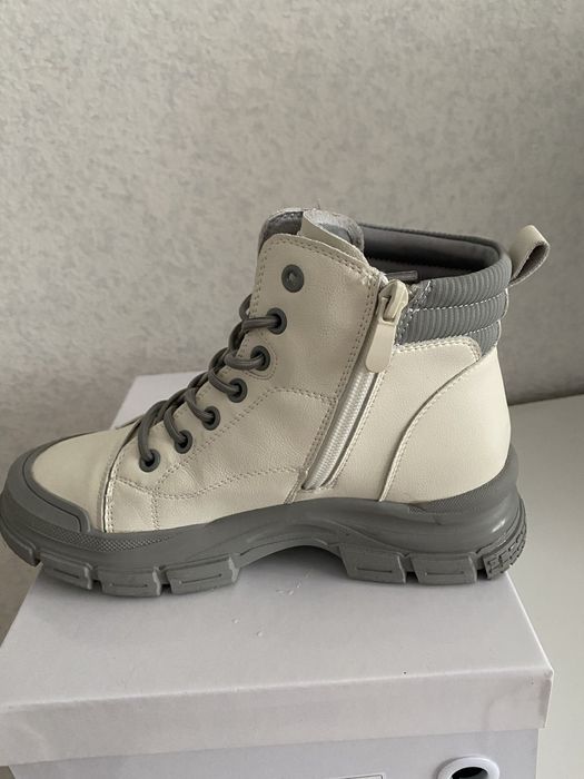 Жіночі демісезонні високі кросівки (напівчеревики)