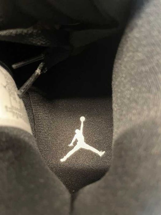 Jordan_4_Retro_White_Thunder R.39