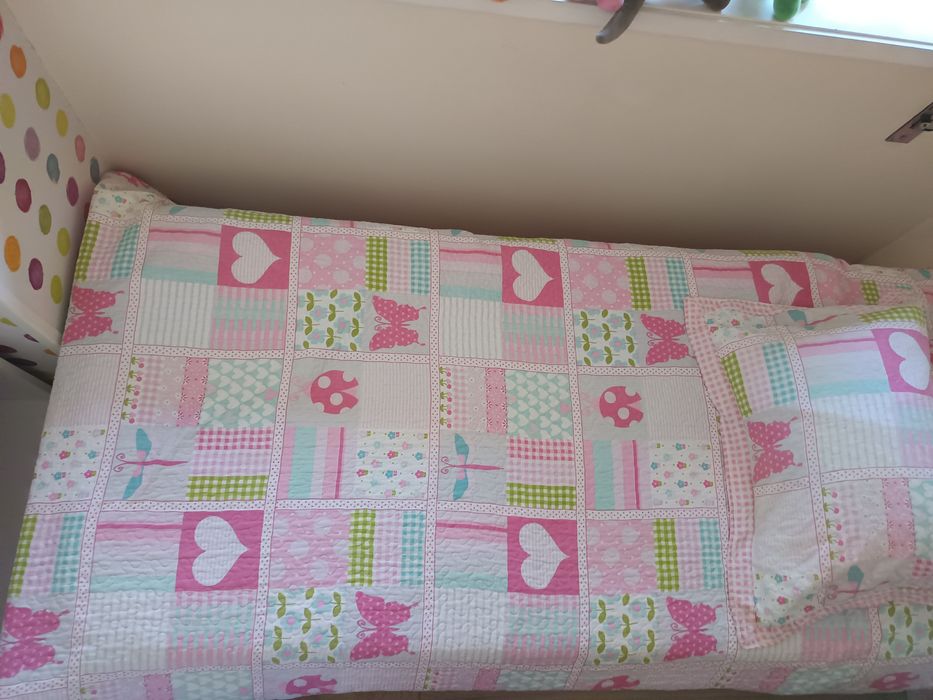 Colcha + almofada para cama de solteiro menina