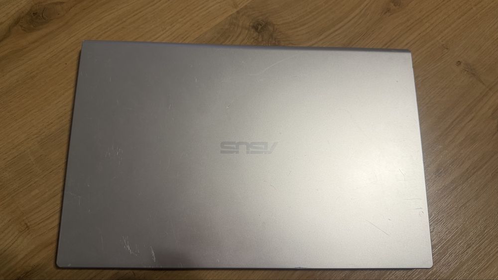 Laptop ASUS x515J uszkodzony