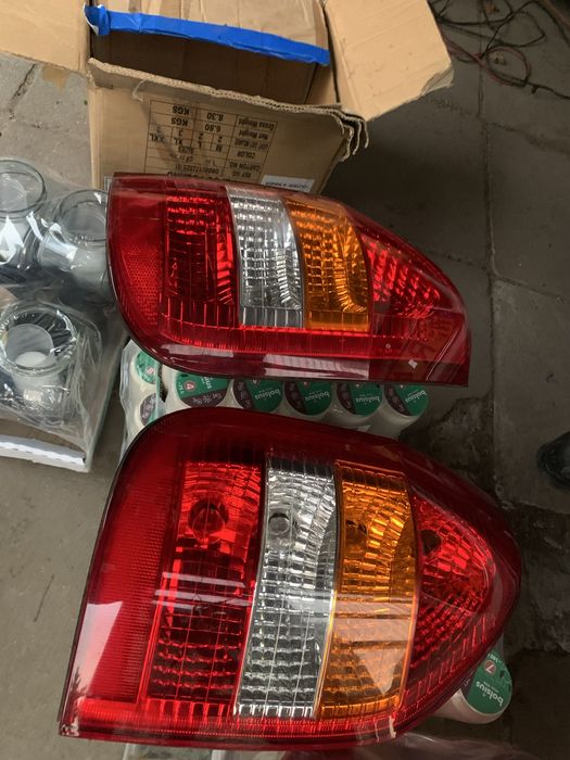 Lampy tylne sprzedam do opla zafiry