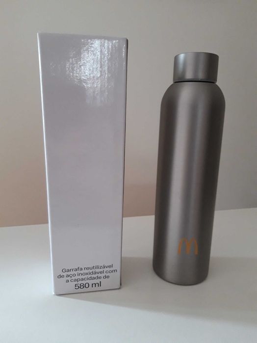 Garrafa reutilizável de aço inoxidável - Artigo NOVO.