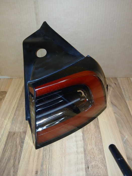 lampa prawa tył tylna w błotnik Tesla 3 Y