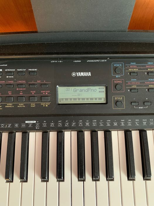 Синтезатор Yamaha PSR-E273
