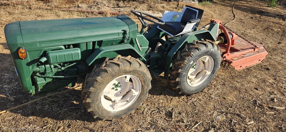 Trator ferrari 4x4