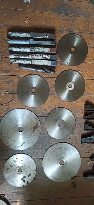 Uchwyty, noże, szczęki tokarskie