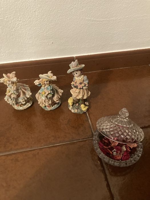 Pequenos artigos vintage de decoração