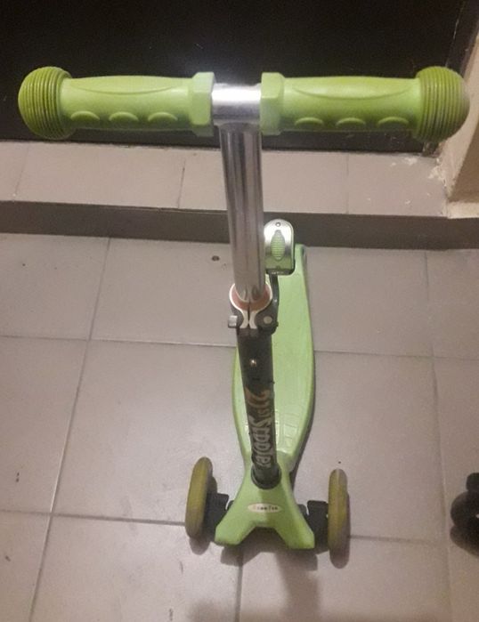 Продам дитячий трьохколісний самокатScooter Maxi